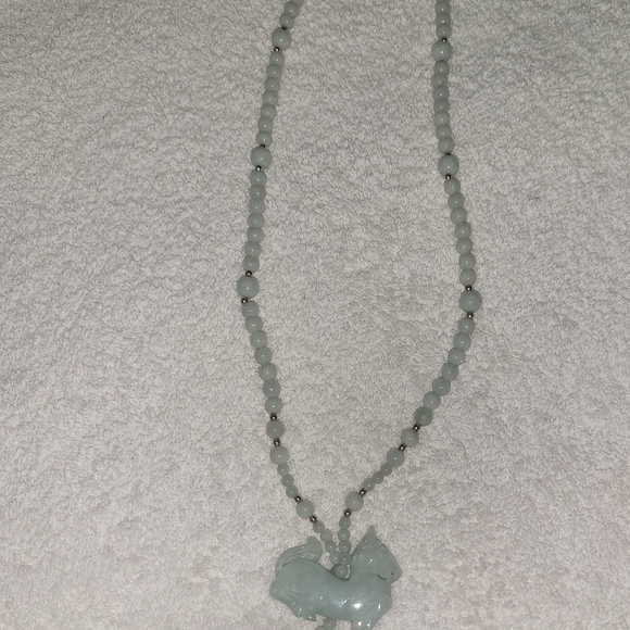 Exquisite Green Beaded Necklace with Gold Accents - Picture 7 of 8